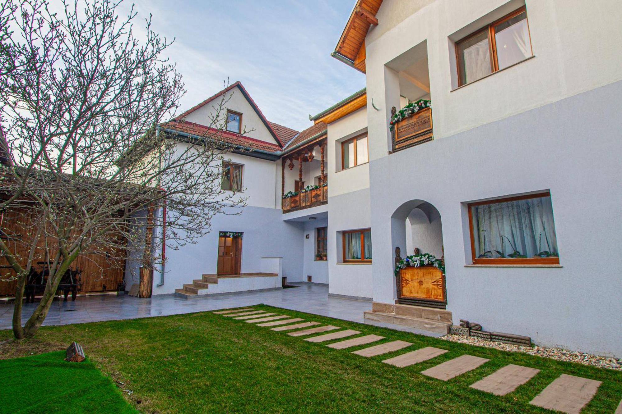 Runca-N Rai Hotel Cristian  Exterior photo